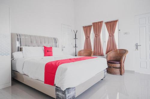 Jambi House | Budget-Friendly RedDoorz Syariah near Arafah Hospital