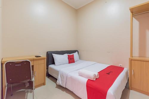 Subang Hotel | Budget-Friendly RedDoorz Syariah Near Toll Exit Subang
