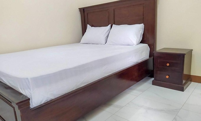 Promong Hotel | Budget-Friendly RedDoorz Syariah near Pemalang Toll Exit