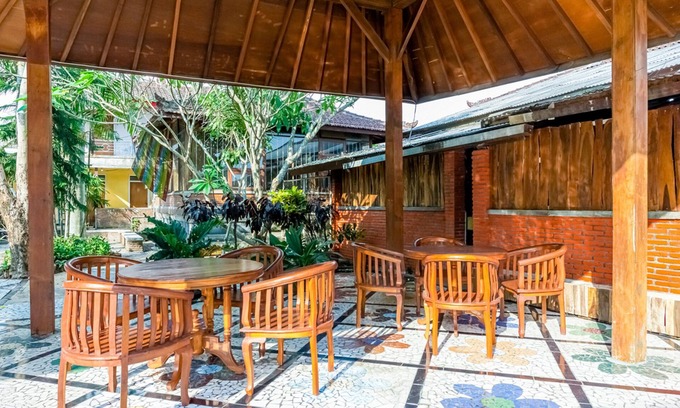 Malang Hotel | Budget-Friendly RedDoorz Syariah: Ideal for Families