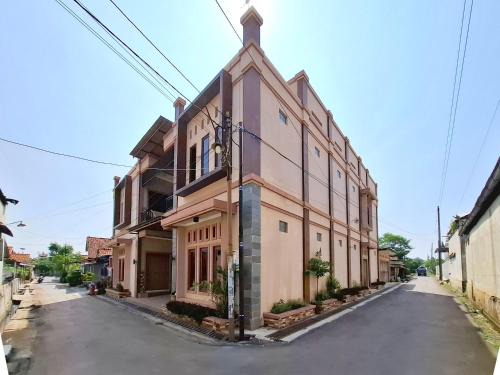 Pekalongan Hotel | Family-Friendly RedDoorz Syariah Near Exit Toll Pekalongan