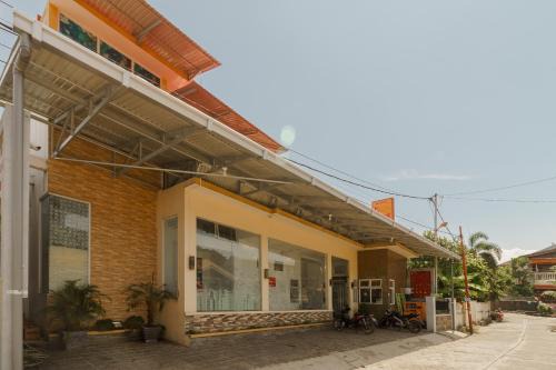 Padang House | Comfortable Stay at RedDoorz near Jembatan Siti Nurbaya