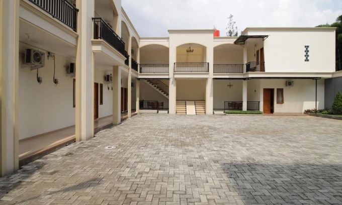 Jakarta House | Budget-Friendly RedDoorz Syariah Near Mercu Buana University