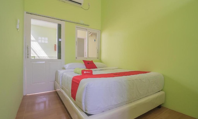 Subang House | Budget-Friendly RedDoorz Syariah Near Museum Wisma Karya