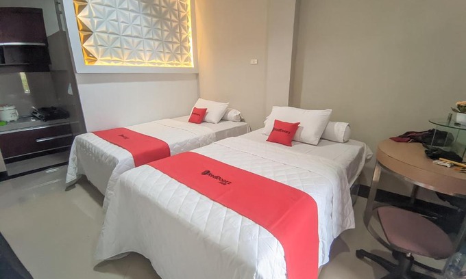 Banda Aceh Hotel | Budget-Friendly RedDoorz Syariah near Pasar Aceh Centre