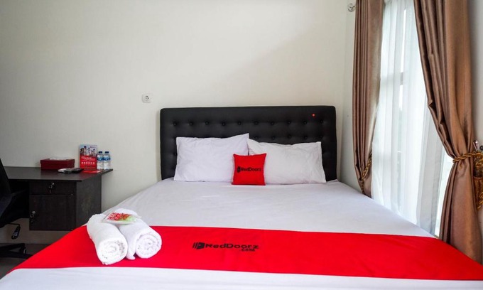Depok Hotel | Kid-Friendly Retreat at RedDoorz Syariah near RS Hermina Yogyakarta
