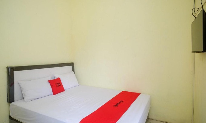 Semarang Hotel | Budget-Friendly RedDoorz Syariah Near RS Permata Medika