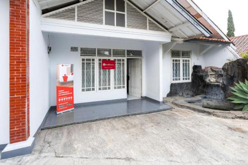 Cipanas House | Budget-Friendly RedDoorz Syariah Near RSUD Cimacan