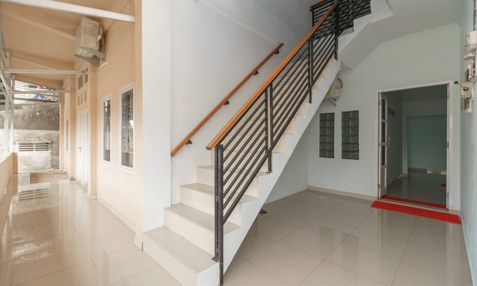 Palembang House | Budget-Friendly RedDoorz Syariah in Palembang for Families