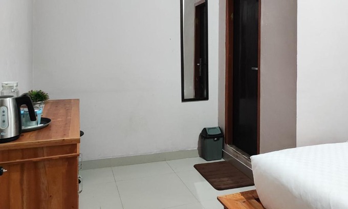 Sumatra House | Family-Friendly Stay at RedDoorz Syariah Near Tugu Macan
