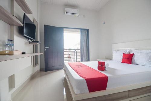 Jambi House | Guest Rated RedDoorz Syariah Near Tugu Juang Jambi