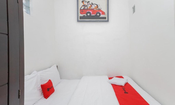 Jember Hotel | Budget-Friendly Stay at RedDoorz Syariah near Universitas Jember