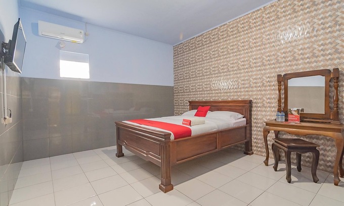 Jalancagak House | Budget-Friendly Stay at RedDoorz Syariah in Subang