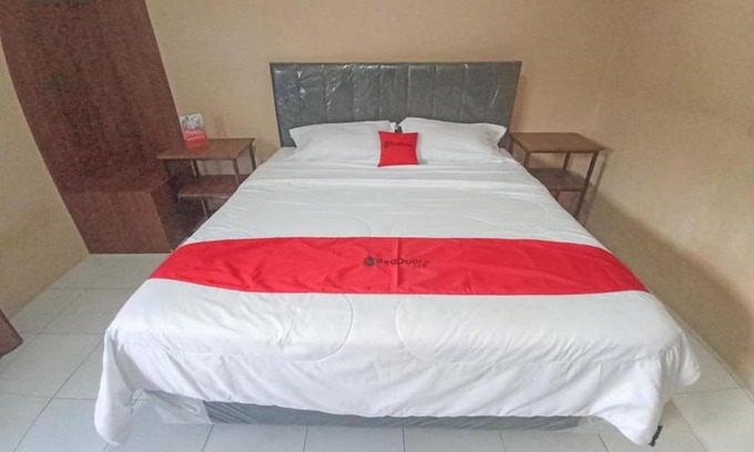 Waena Hotel | Budget-Friendly Stay at RedDoorz @ Waena Jayapura