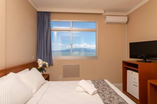 Centro Hotel | Pet-Friendly Rede Andrade Cecomtur with Oceanfront Pool