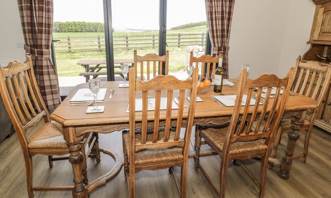Elsdon Cottage | Exceptional Rede River Cottage: Breakfast & Kitchen Amenities