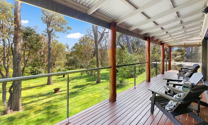 Quindalup House | Redgum Treehouse: Oceanfront Retreat in Wine Country
