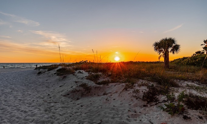 Redington Shores House | Cozy Redington Shores Beach Cottage - Steps from the Ocean
