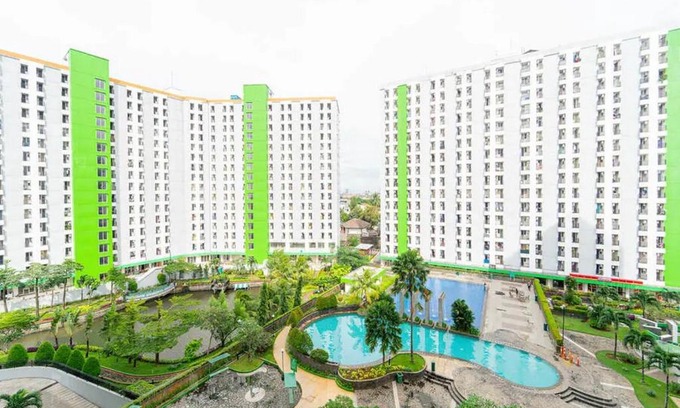 Ciputat Hotel | Family-Friendly Stay at RedLiving Green Lake View Ciputat