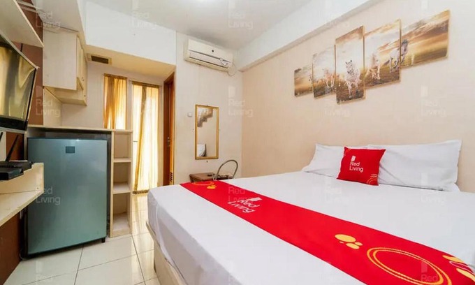 South Tangerang Hotel | Family-Friendly RedLiving Green Lake View Apartments