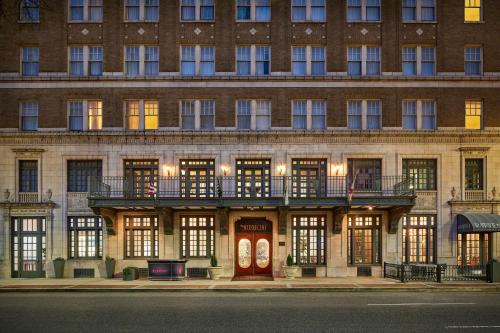 Central City Hotel | Discover Redmont Hotel Birmingham – Family-Friendly Retreat