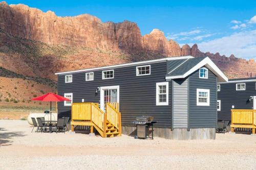 Moab South Valley House | Explore Redrock Moab Tiny House w Loft - Family Friendly Stay