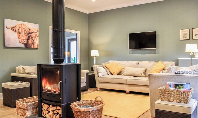 Forfar Cottage | Perfect 2 Bedroom Stay in Forfar with Pool & Lake View