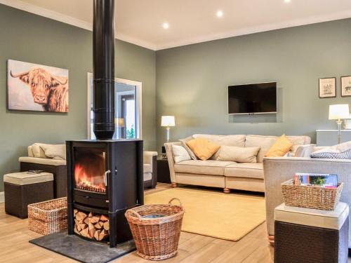 Forfar House | Cozy Redroofs By The Woods - Exceptional 9.6 Rated Retreat