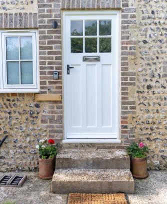 Seaford House | Redshank Cottage - Family and Pet Friendly Retreat