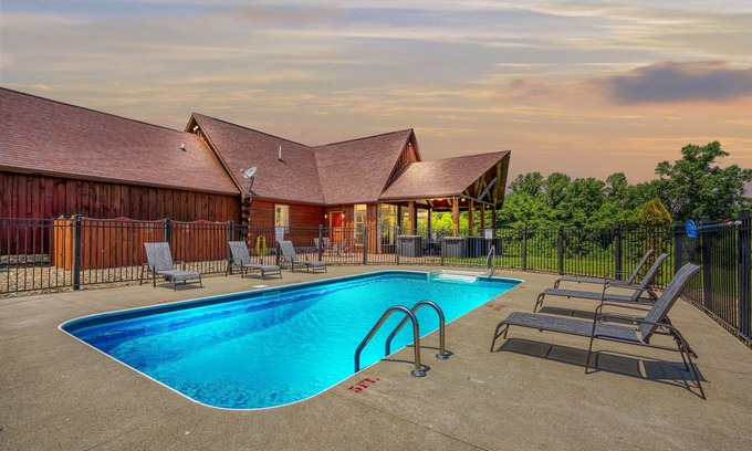 Rockbridge Cabin | Spacious 8-Bedroom Lodge with Private Heated Pool Near Cantwell Cliffs