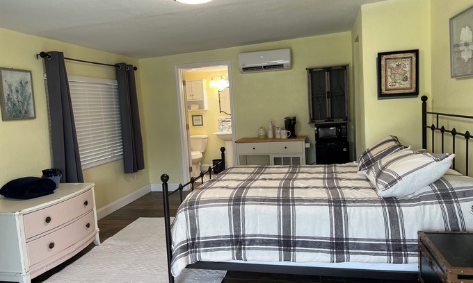 Tavares Apartment | Ideal Stay for Local Fishing Tournaments & Family Fun