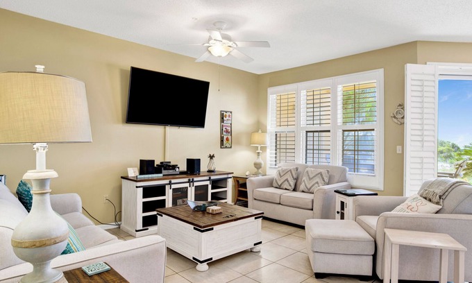 Fort Morgan Condo | Serene Fort Morgan Condo with Pool, Ocean View & Spa