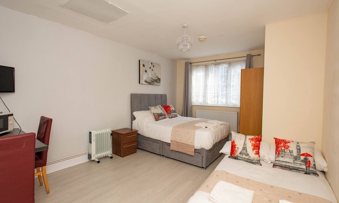 London Borough of Bromley Apartment | Refurbished Studio near London Bridge - Family Friendly Stay