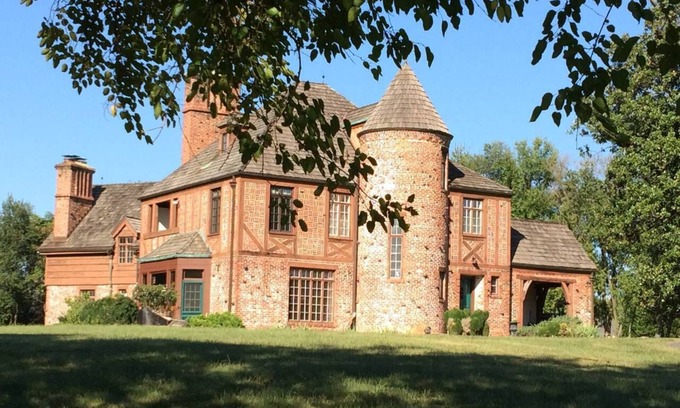 Boyds House | Discover Redwall Castle: Family-Friendly Retreat in Germantown