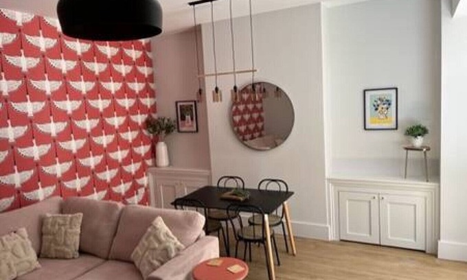 Huntingdon House | Experience Redwing: Free Parking & Family-Friendly Comfort