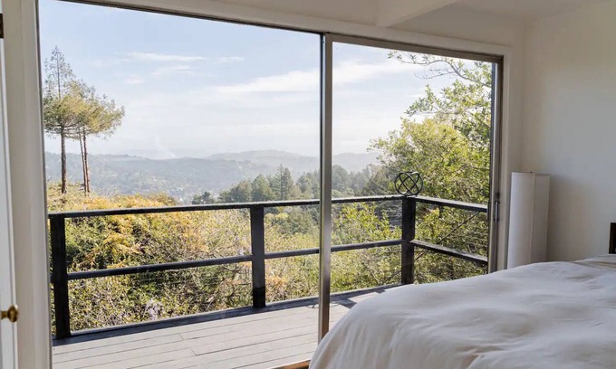 Mill Valley Cabin | Redwood Forest Bungalow: Family-Friendly Retreat with Deck Views