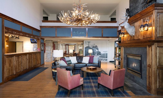 Redwood Falls Hotel | Relax at Redwood Lodge: Spa, Hot Tub & Family-Friendly Stay