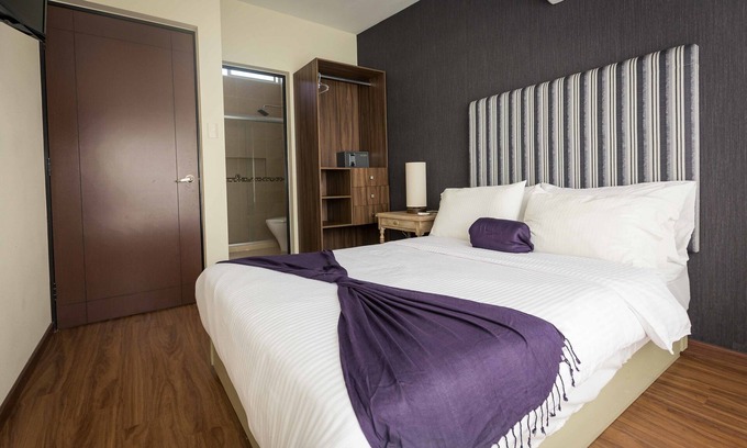 San Luis Potosi Villa | Comfortable Redwood Villas: Extended Stay with Pool & Spa