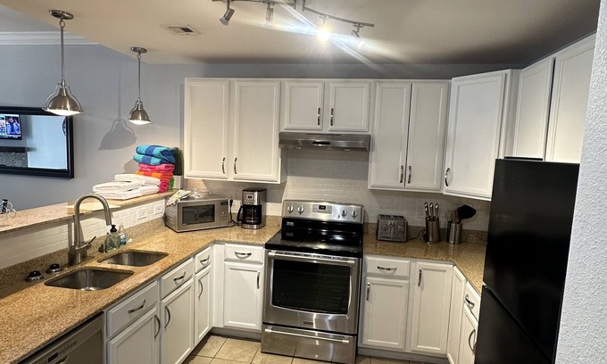 Pigeon Forge Condo | Experience Reed's Hideaway: Guest Rated 9.8 with Pool & Spa