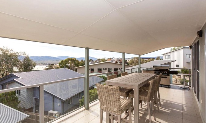 Jindabyne House | Family-Friendly Retreat at Reedys Run with Great Reviews