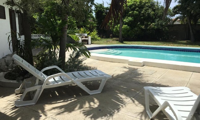 Runaway Bay Villa | Reef Winds Villa
