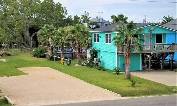Port O Connor House | Reel'em Inn: Oceanfront Retreat for Unforgettable Adventures!