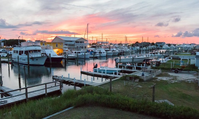 Atlantic Beach Condo | Waterfront Condo Reel Paradise with Pool & Ocean View