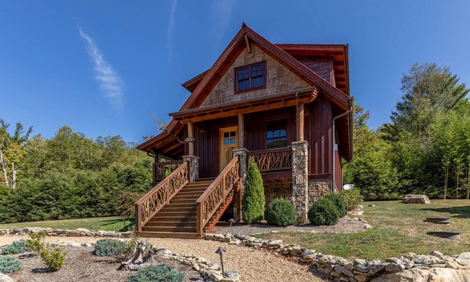 Elk Park House | Relaxing Retreat at Eagles Nest River Club with Hot Tub