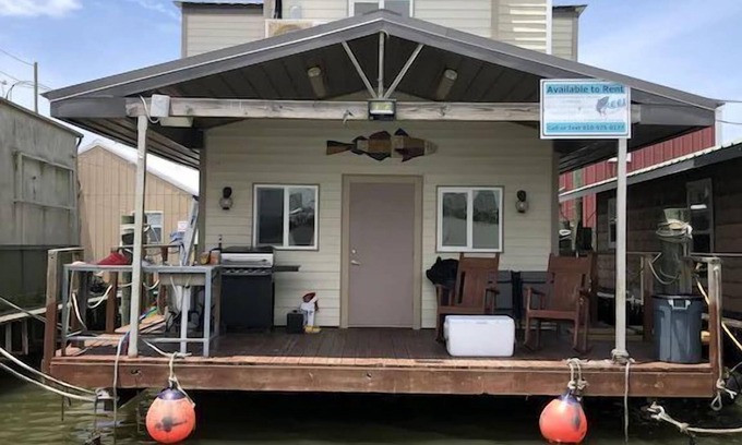 Venice House | Experience Reel Therapy 4 at Venice Marina with Breakfast