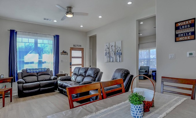 Denison House | Family-Friendly "Reel Time" with Lake View & Breakfast!