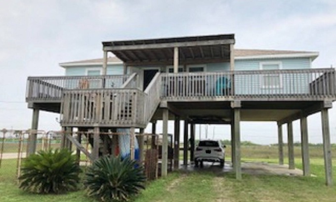 Surfside Beach House | REESE'S RENDEZVOUS: Breathtaking Beach Views Await You