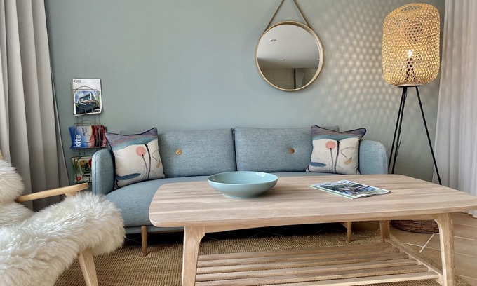 Bosbull Apartment | Nordic Retreat at Reetdachhaus Bosbüll Huus - Oceanfront Bliss