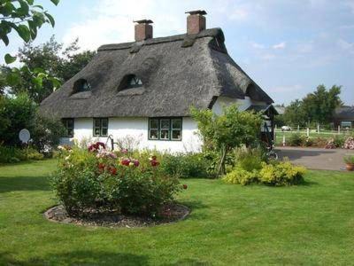 Helse House | Historic Thatched House on Old Dike - Family & Pet Friendly