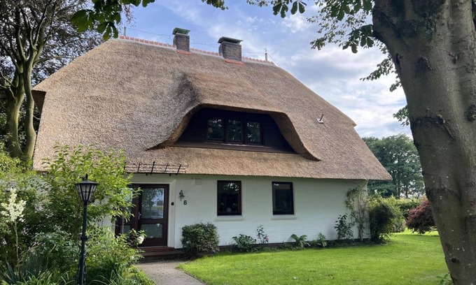 Wiegboldsbur House | Top-Rated Reetdachlandhaus Wiemershörn with Family Amenities